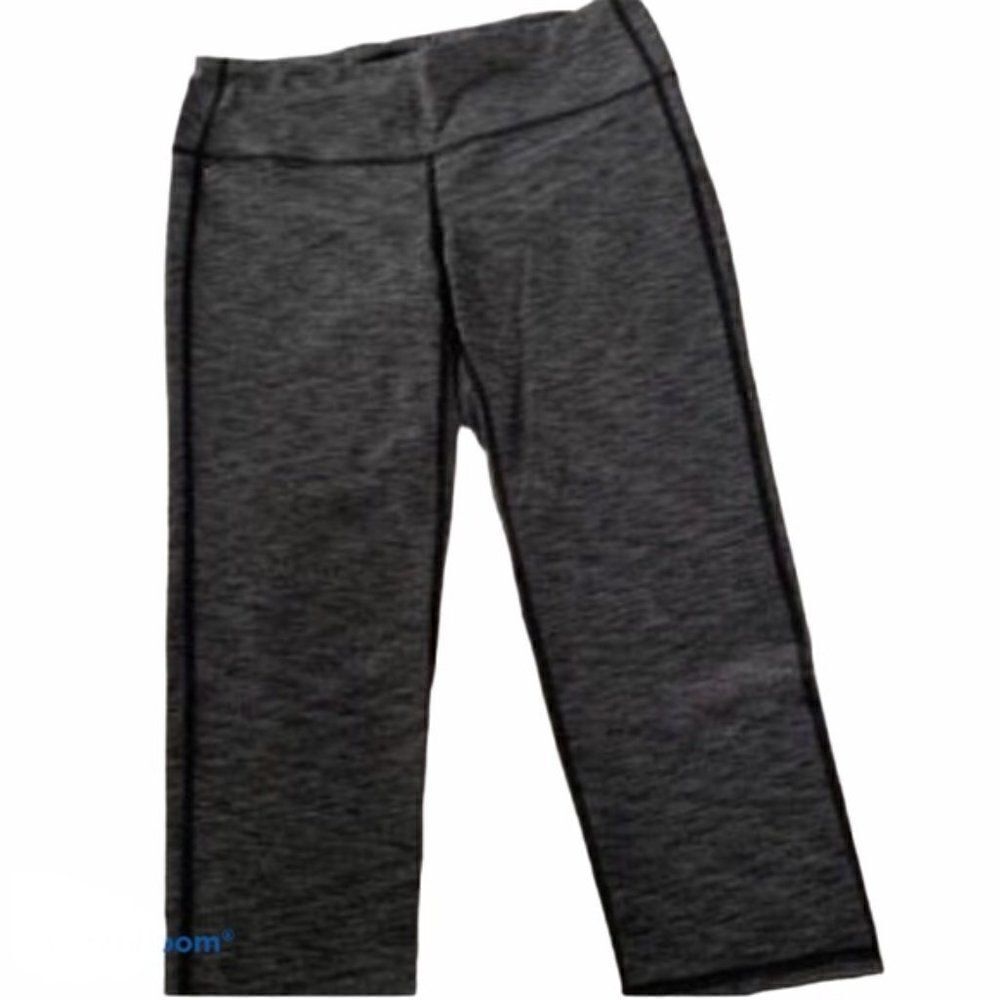 Athleta Dark Grey w/Black Piping Yoga Capris size M